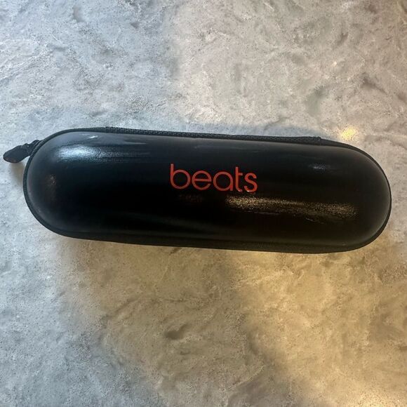 Beats by Dre Pill Black with case - Picture 3 of 3